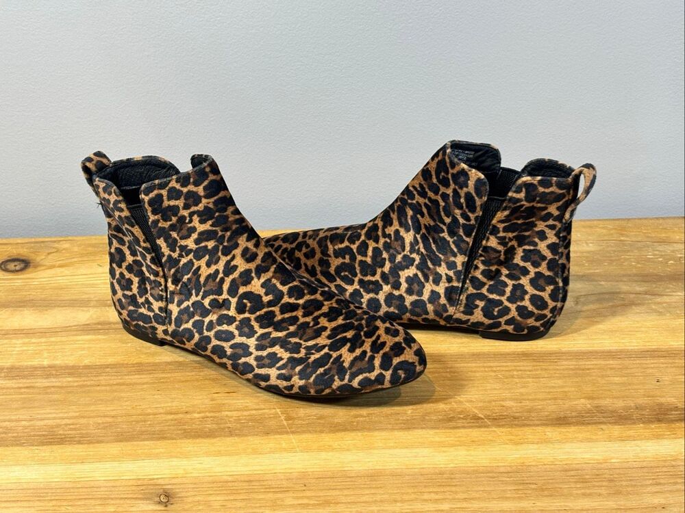 Born Remo Leopard Booties Size 6